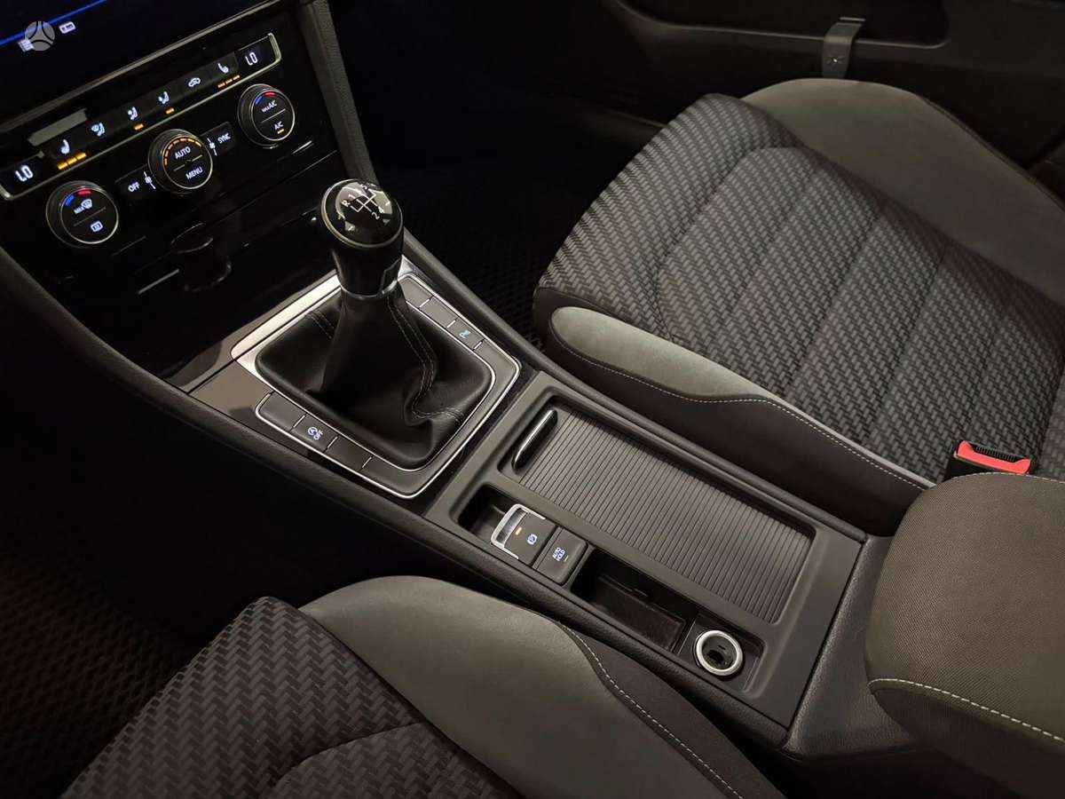 Volkswagen Golf - 3