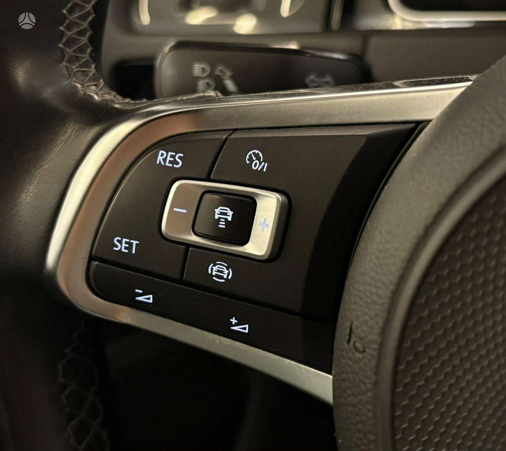 Volkswagen Golf - 4