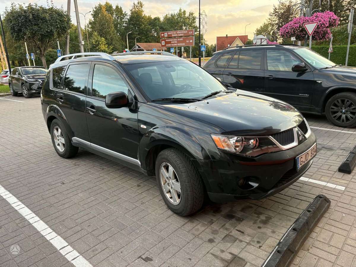 Mitsubishi Outlander - 1
