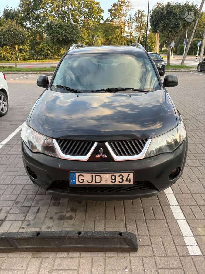 Mitsubishi Outlander - 2