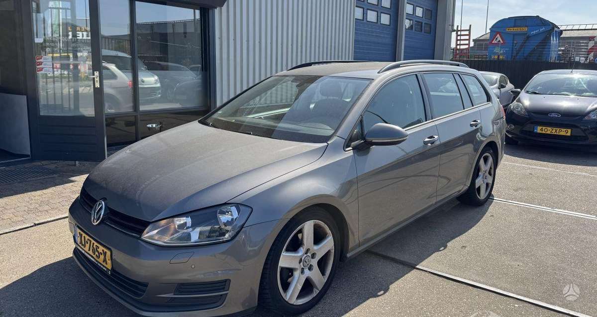 Volkswagen Golf - 2