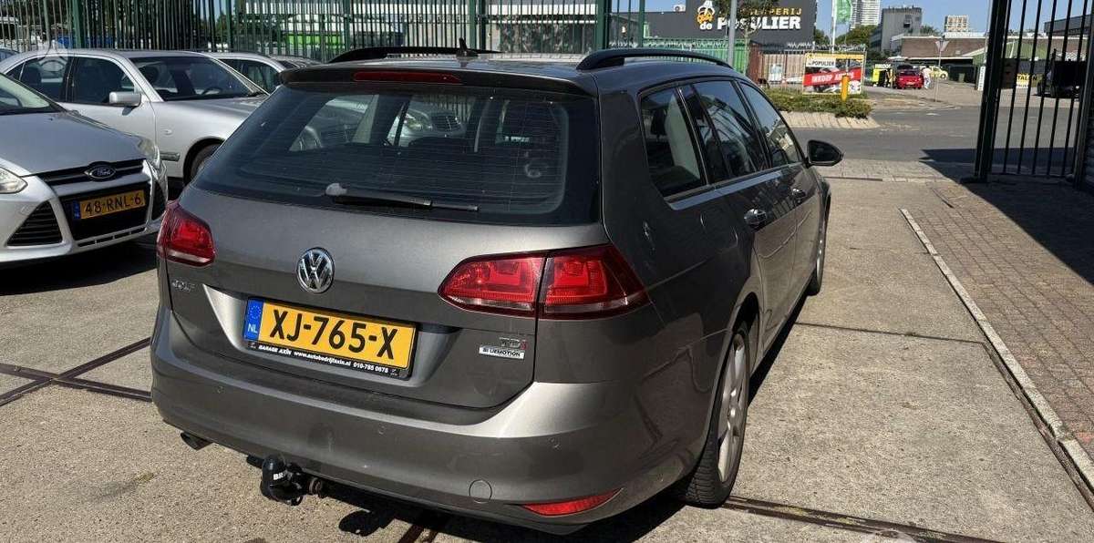 Volkswagen Golf - 4