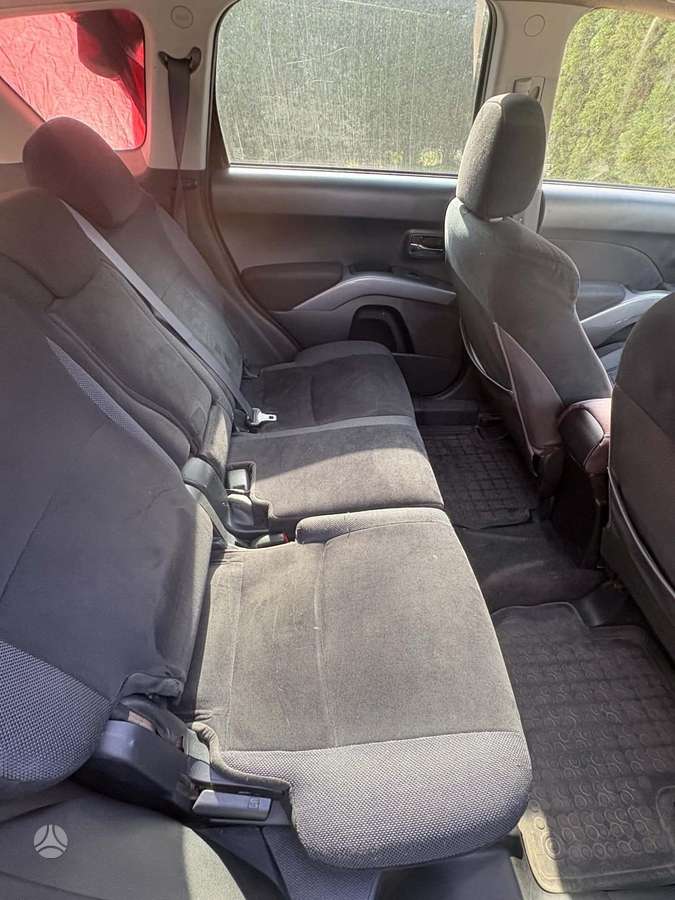 Mitsubishi Outlander - 4