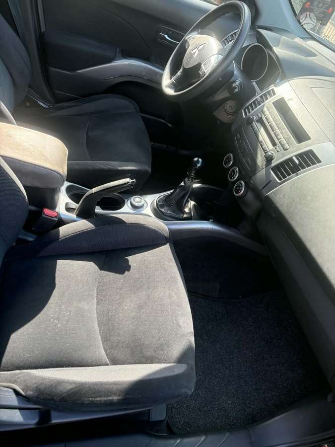 Mitsubishi Outlander - 8