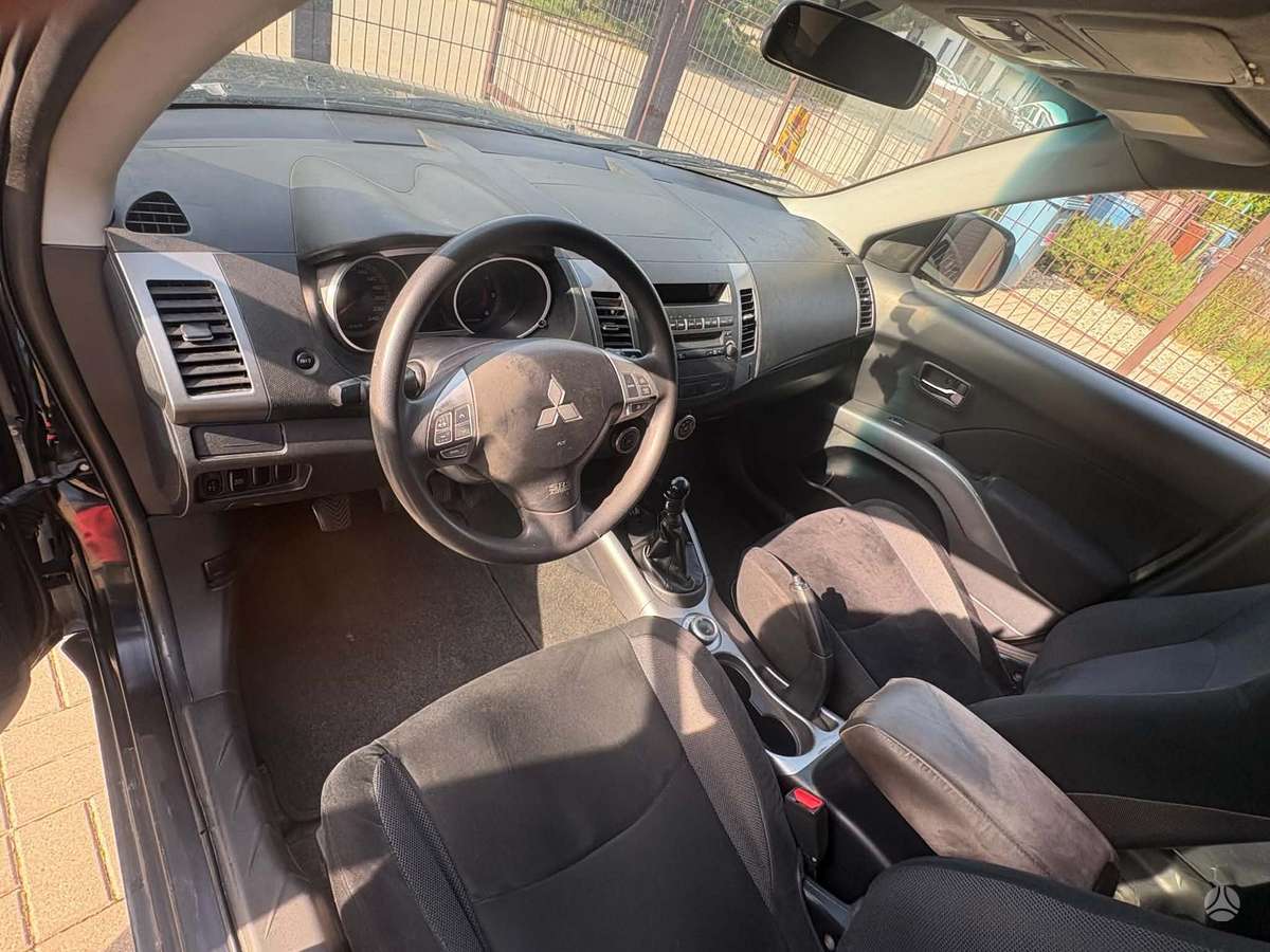 Mitsubishi Outlander - 10