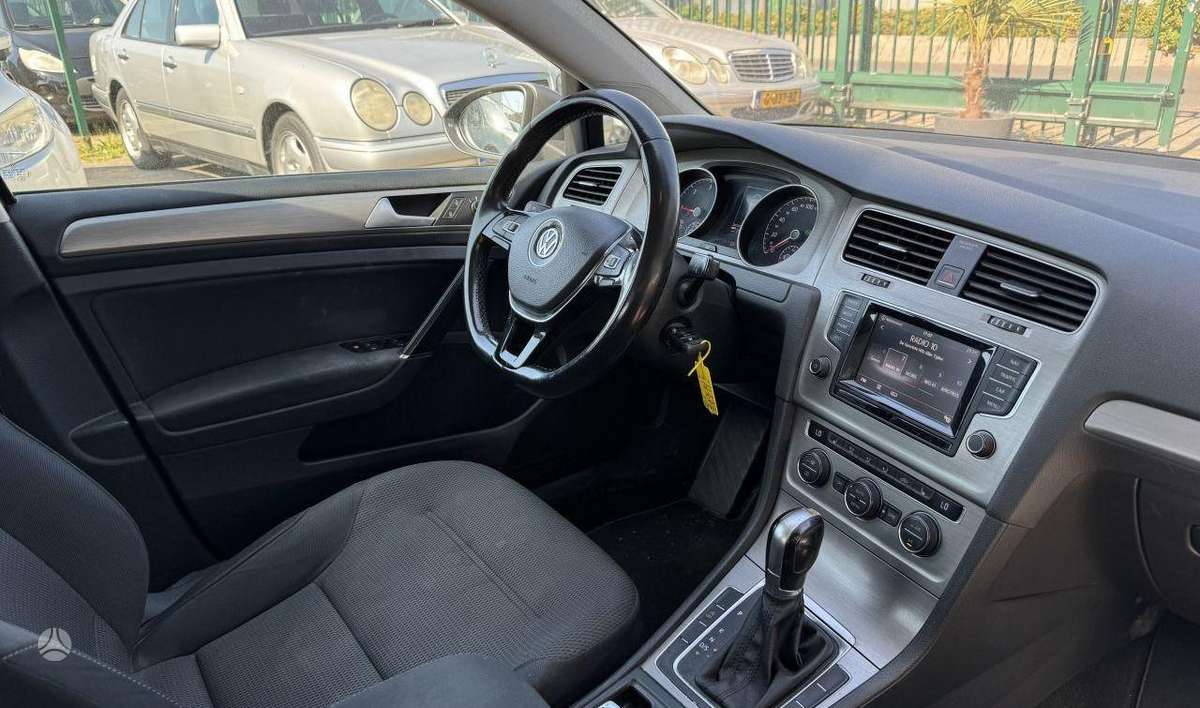 Volkswagen Golf - 5