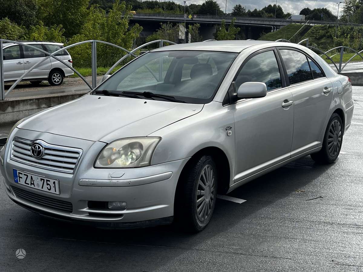 Toyota Avensis - 1