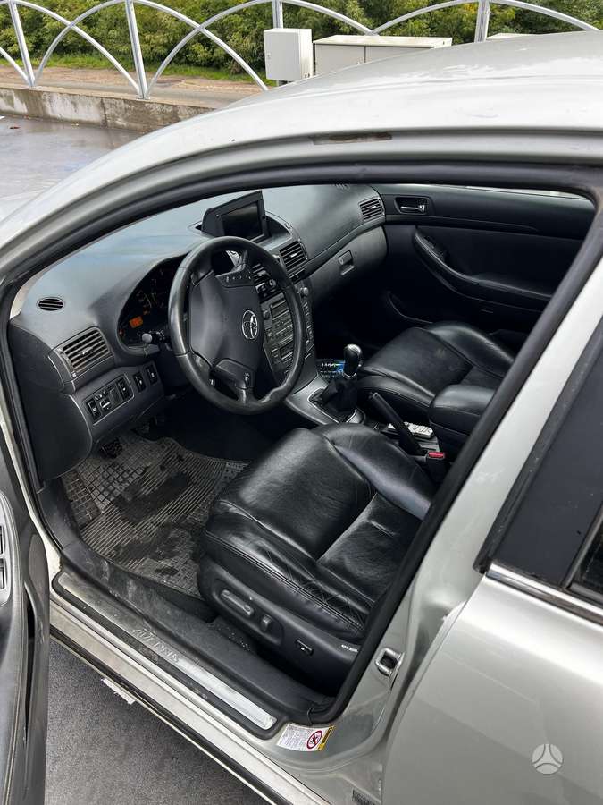 Toyota Avensis - 6