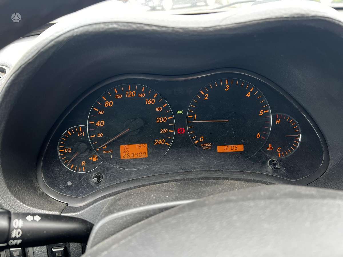 Toyota Avensis - 10