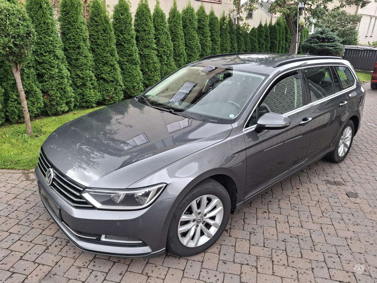 Volkswagen Passat - 1