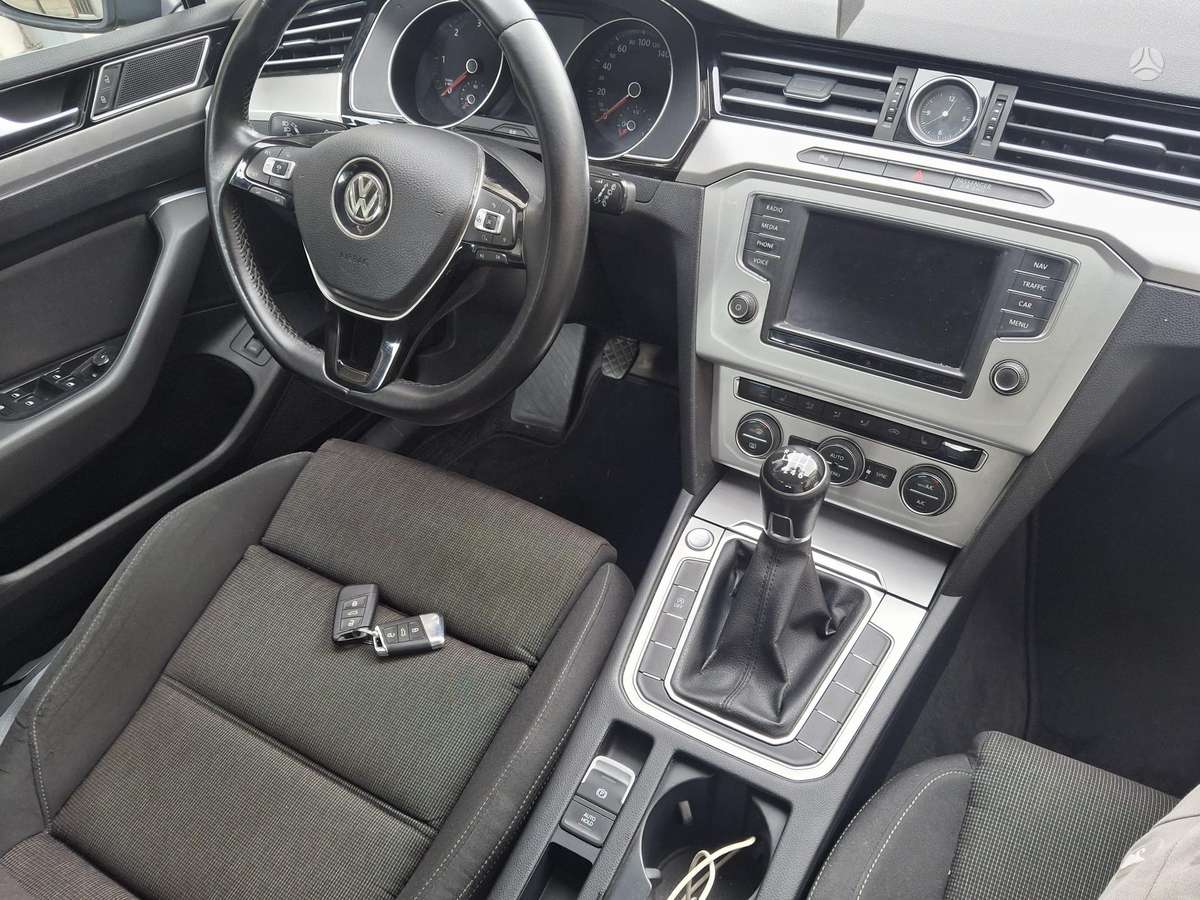 Volkswagen Passat - 8