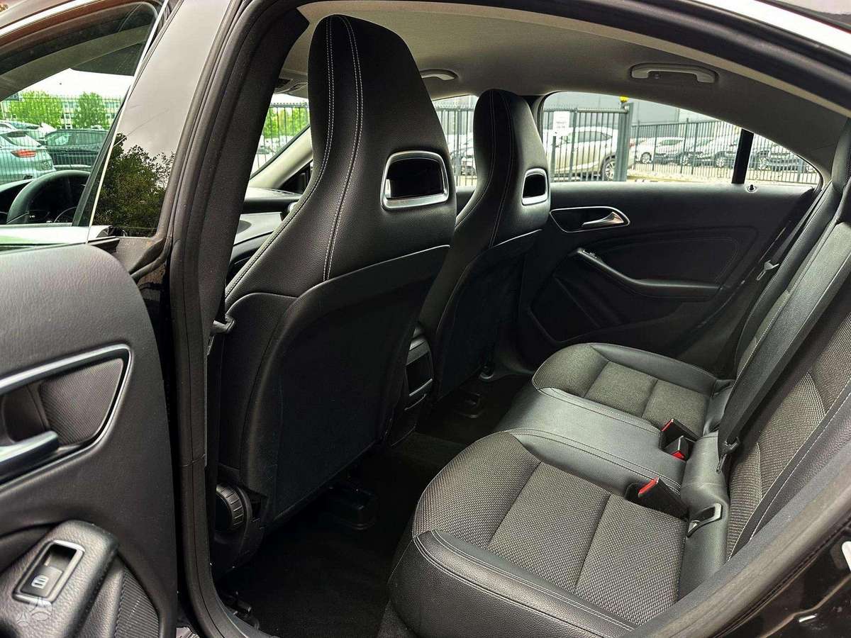 Mercedes-Benz CLA180 - 8