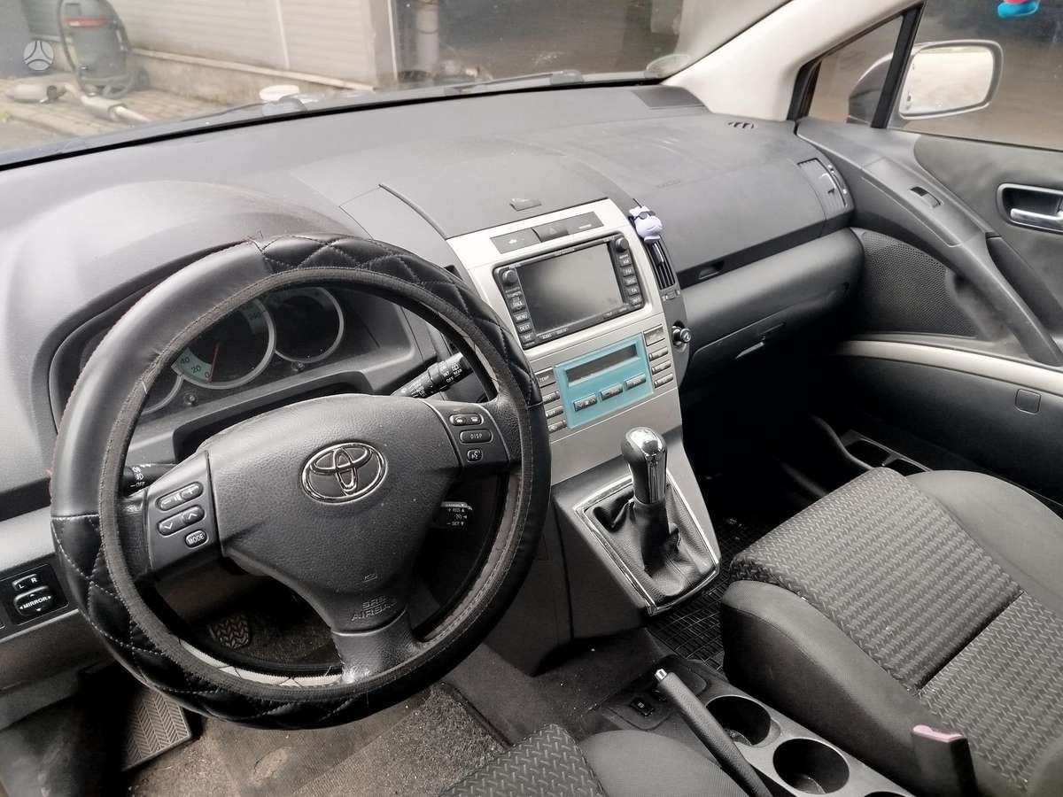 Toyota Corolla Verso - 6