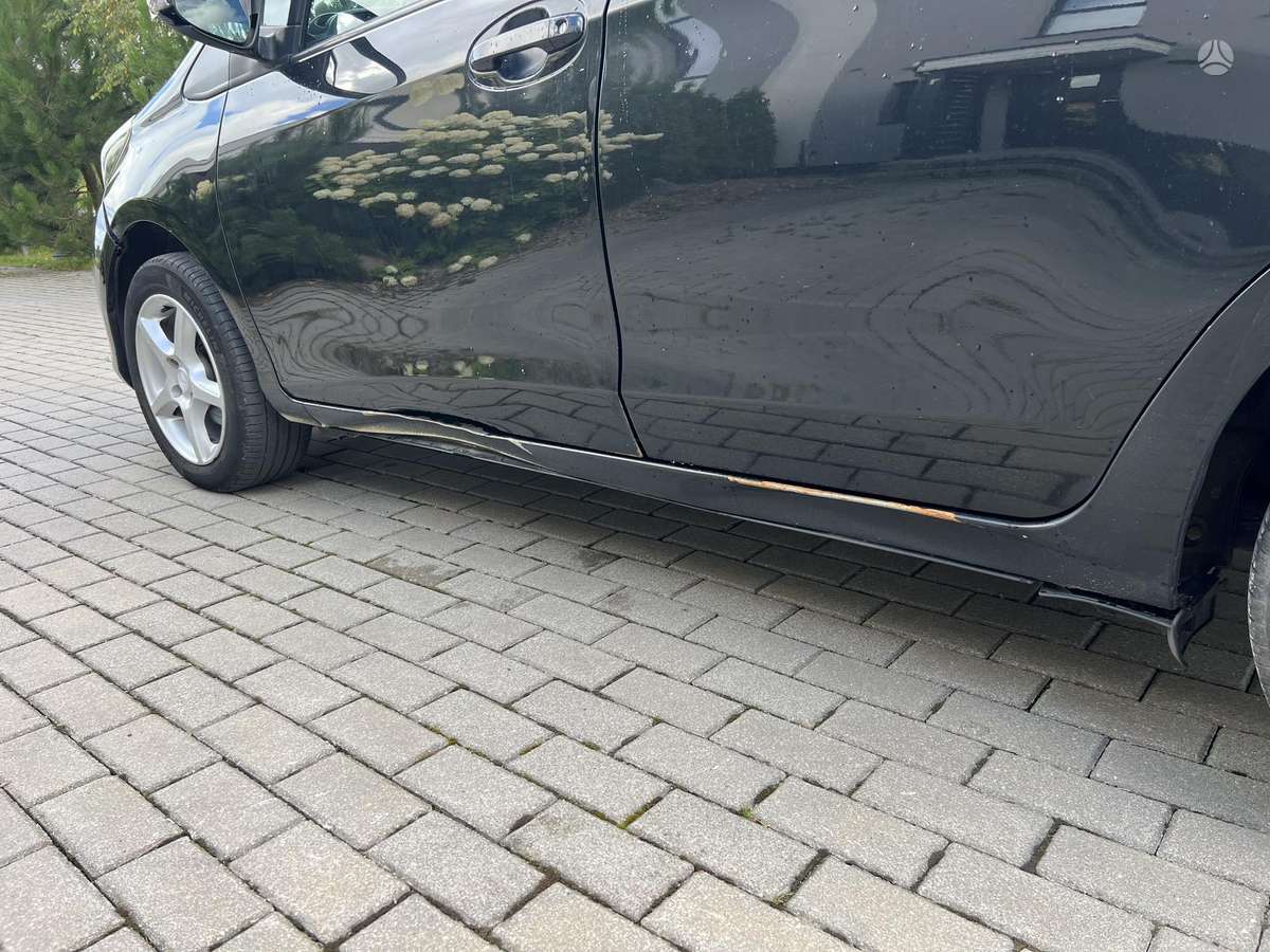 Toyota Yaris - 10