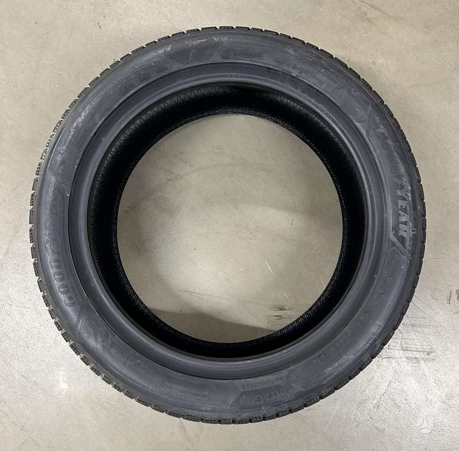 Goodyear UltraGrip Performance 3, зимние 215/50 R18