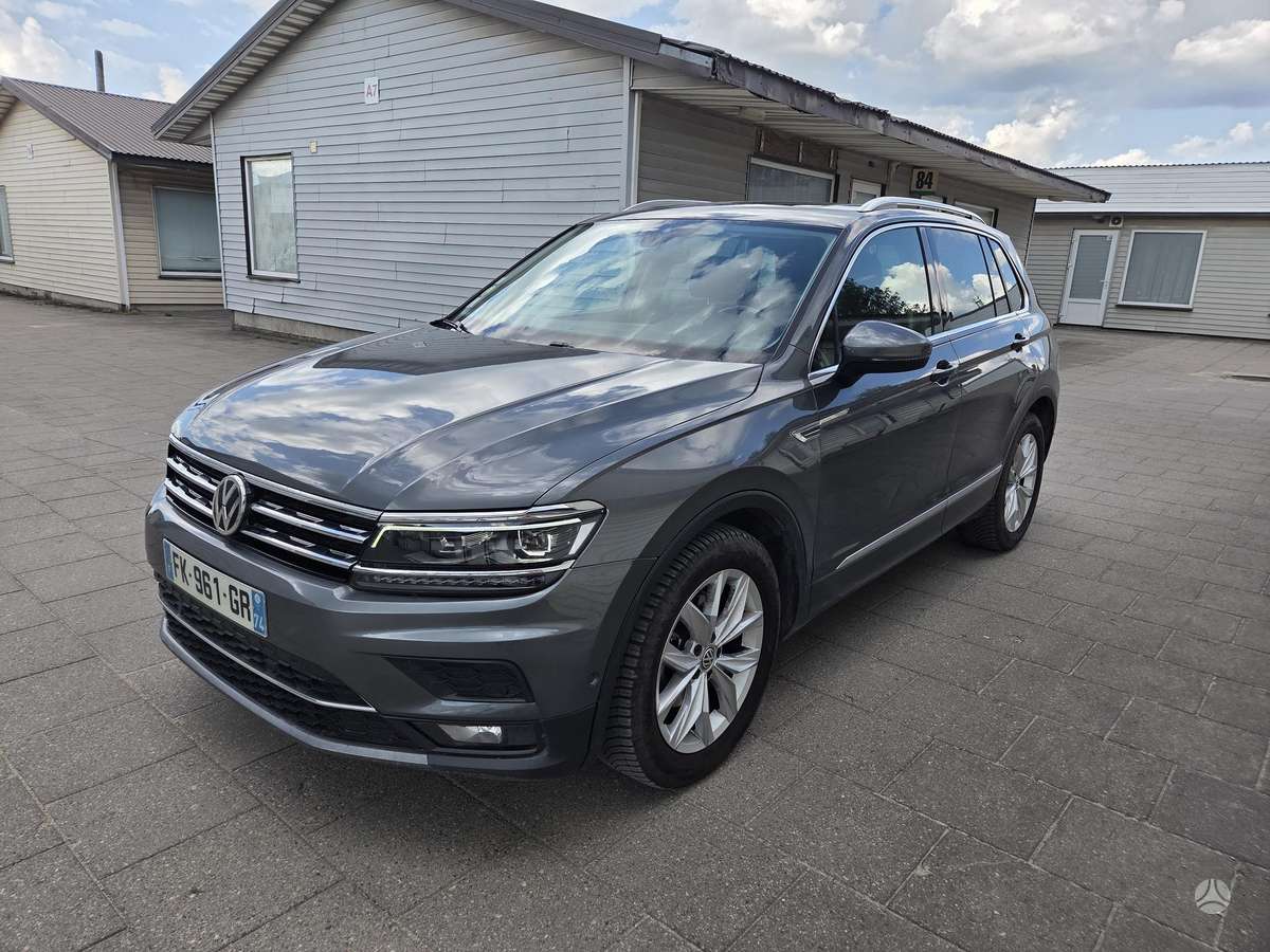 Volkswagen Tiguan - 1