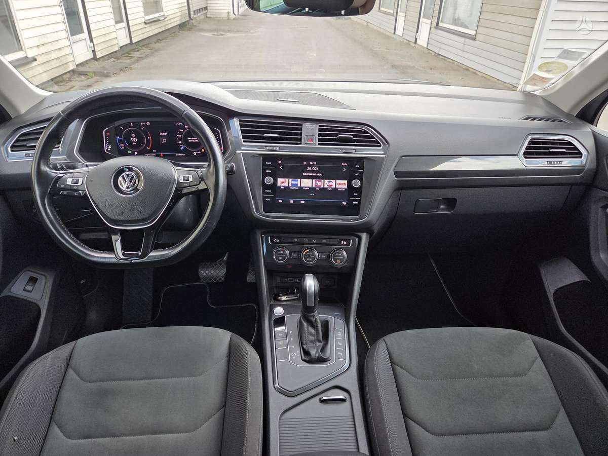 Volkswagen Tiguan - 10
