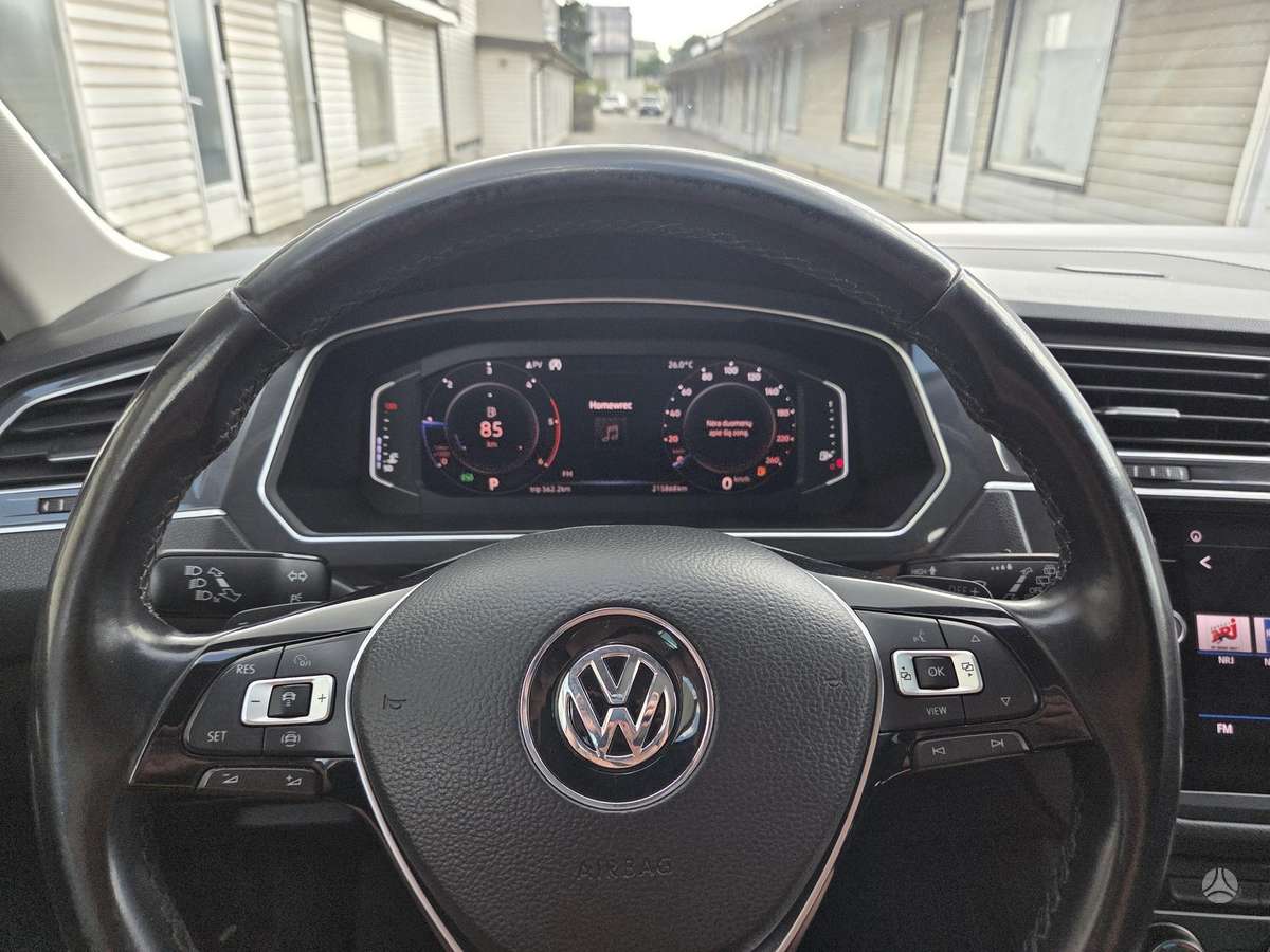 Volkswagen Tiguan - 12