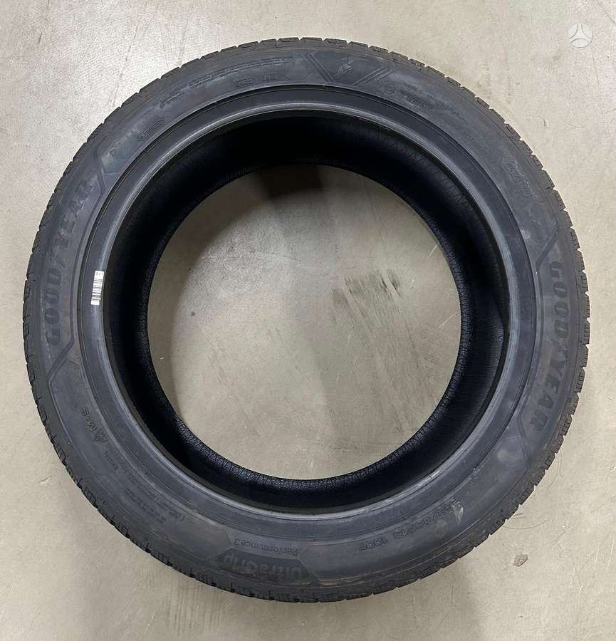 Goodyear UltraGrip Performance 3, winter 255/45 R19