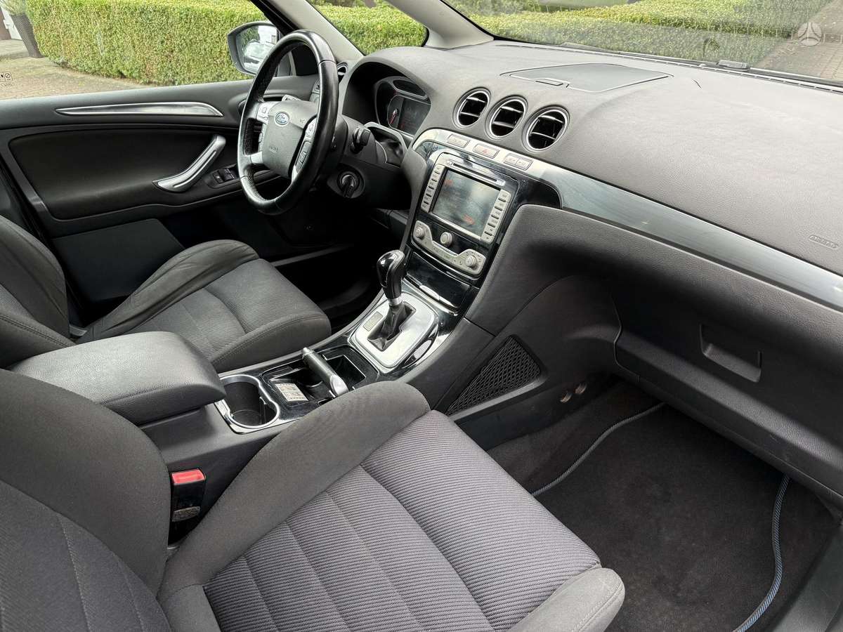 Ford S-MAX - 9