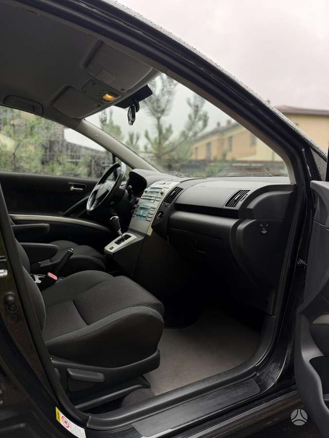 Toyota Corolla Verso - 8