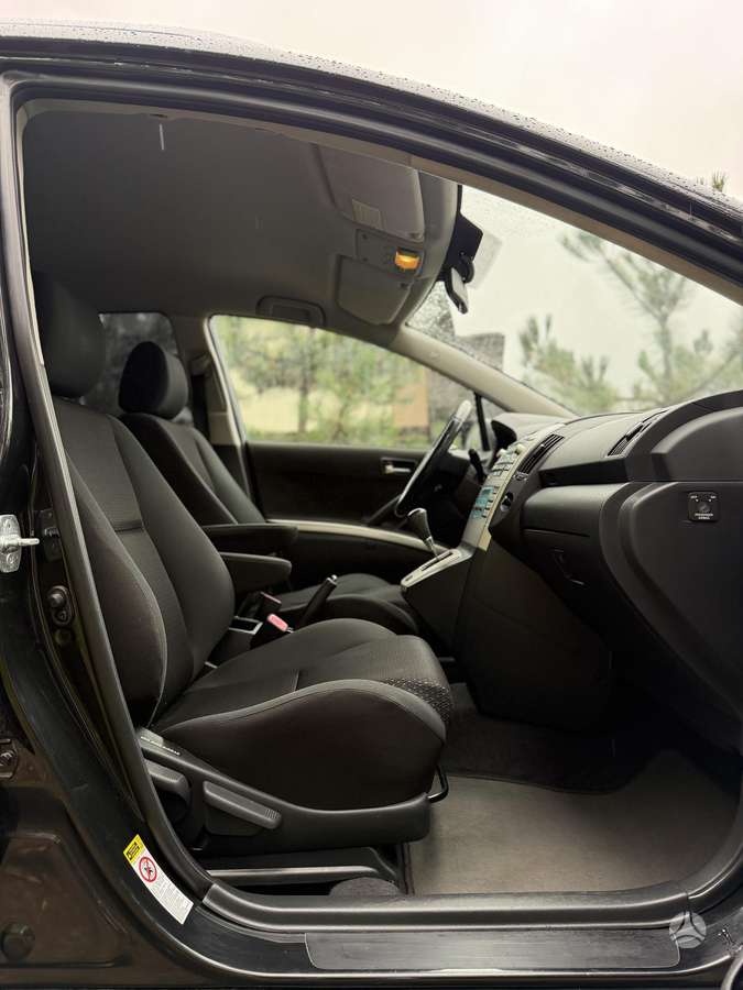 Toyota Corolla Verso - 9