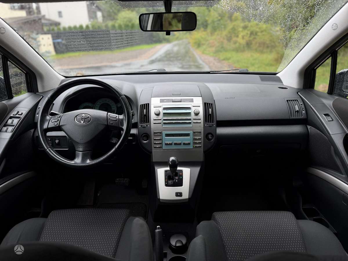 Toyota Corolla Verso - 11