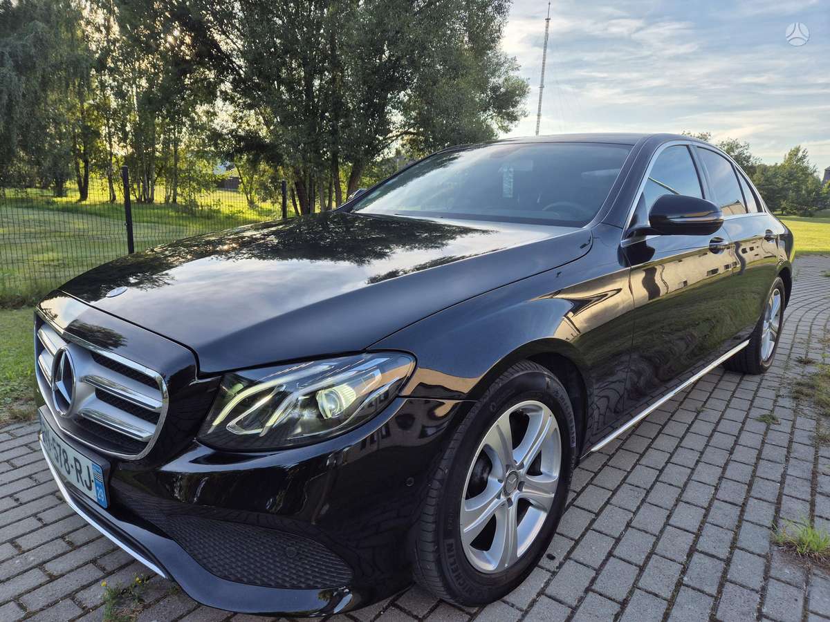 Mercedes-Benz E200 - 1