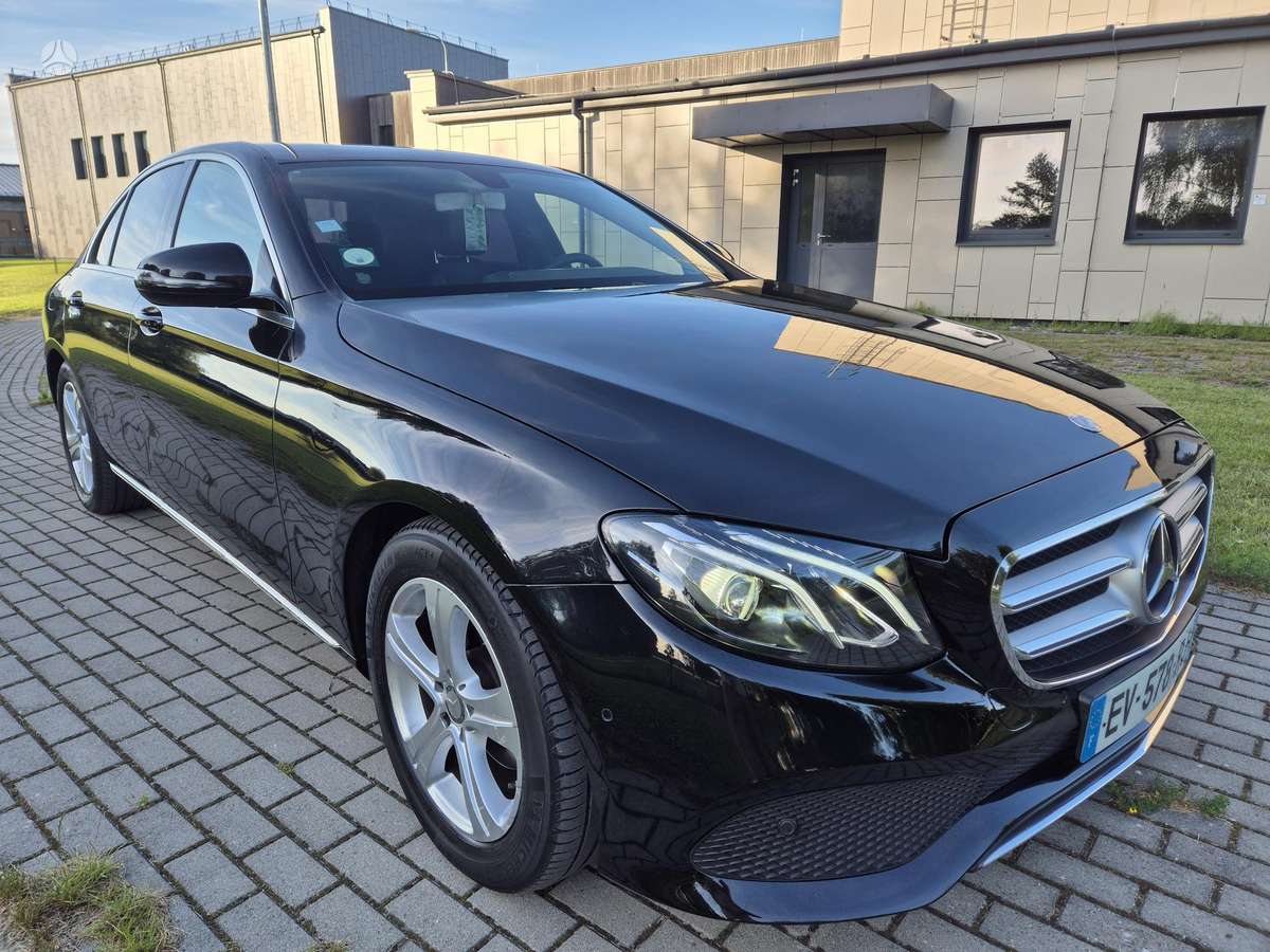 Mercedes-Benz E200 - 3