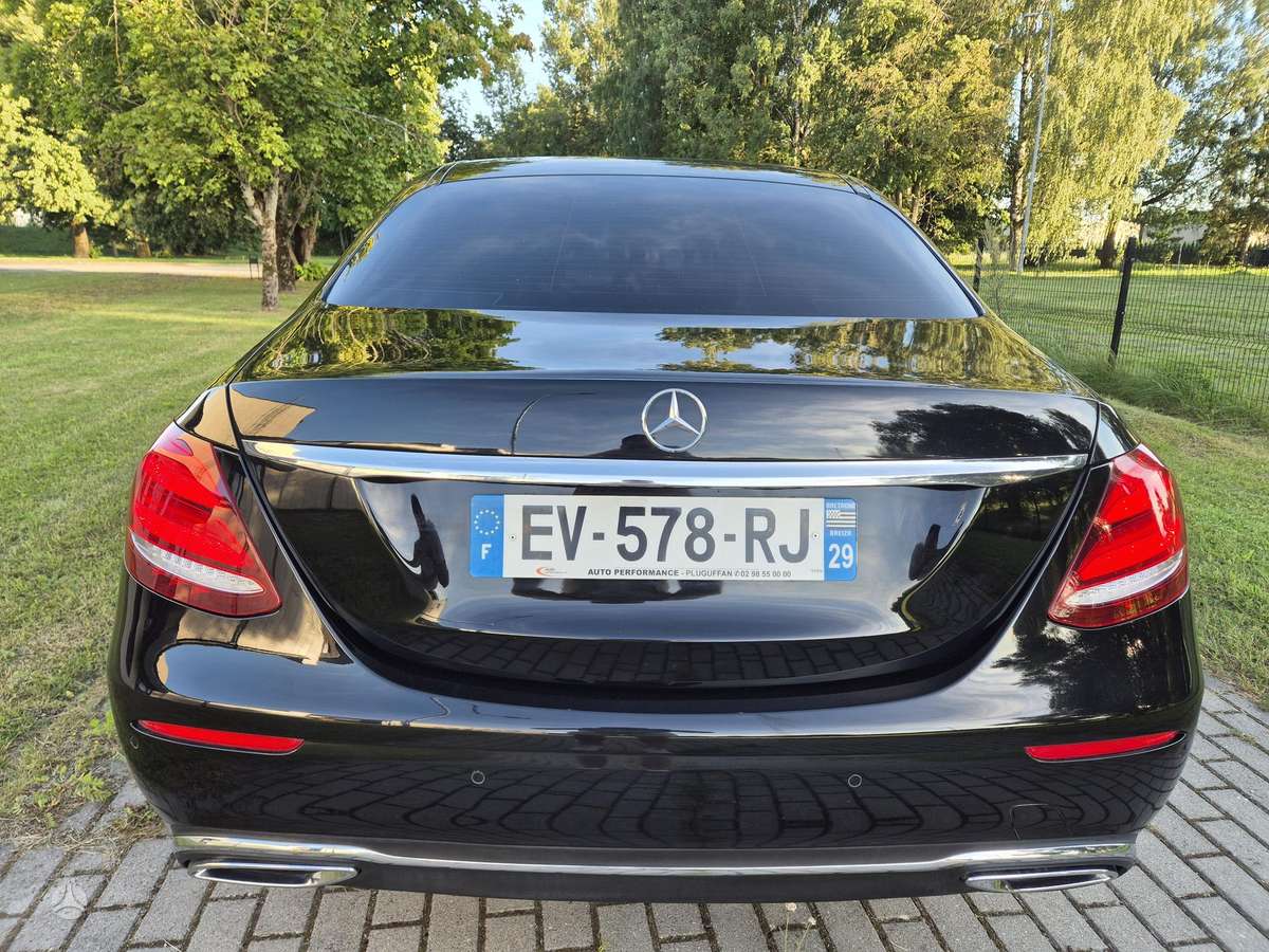 Mercedes-Benz E200 - 5