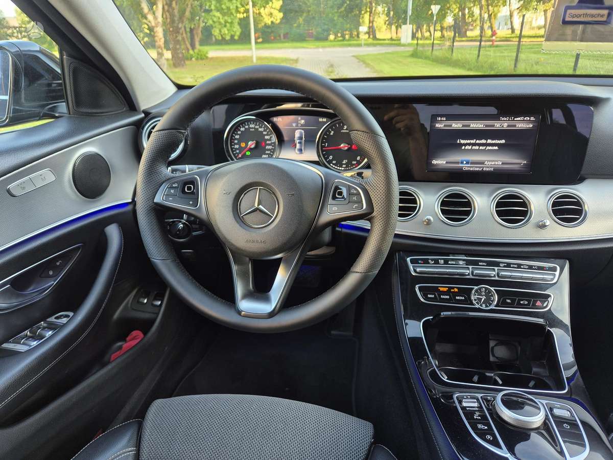 Mercedes-Benz E200 - 10