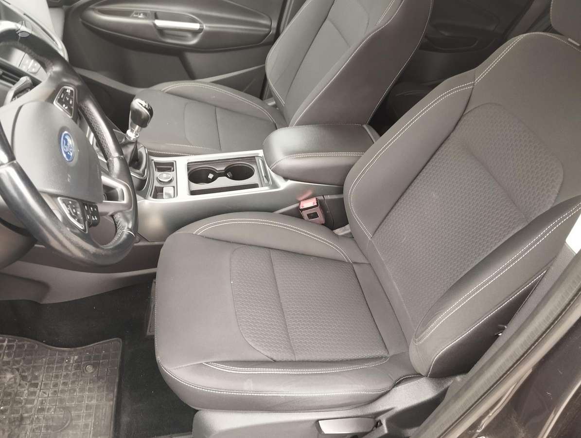 Ford Kuga - 12