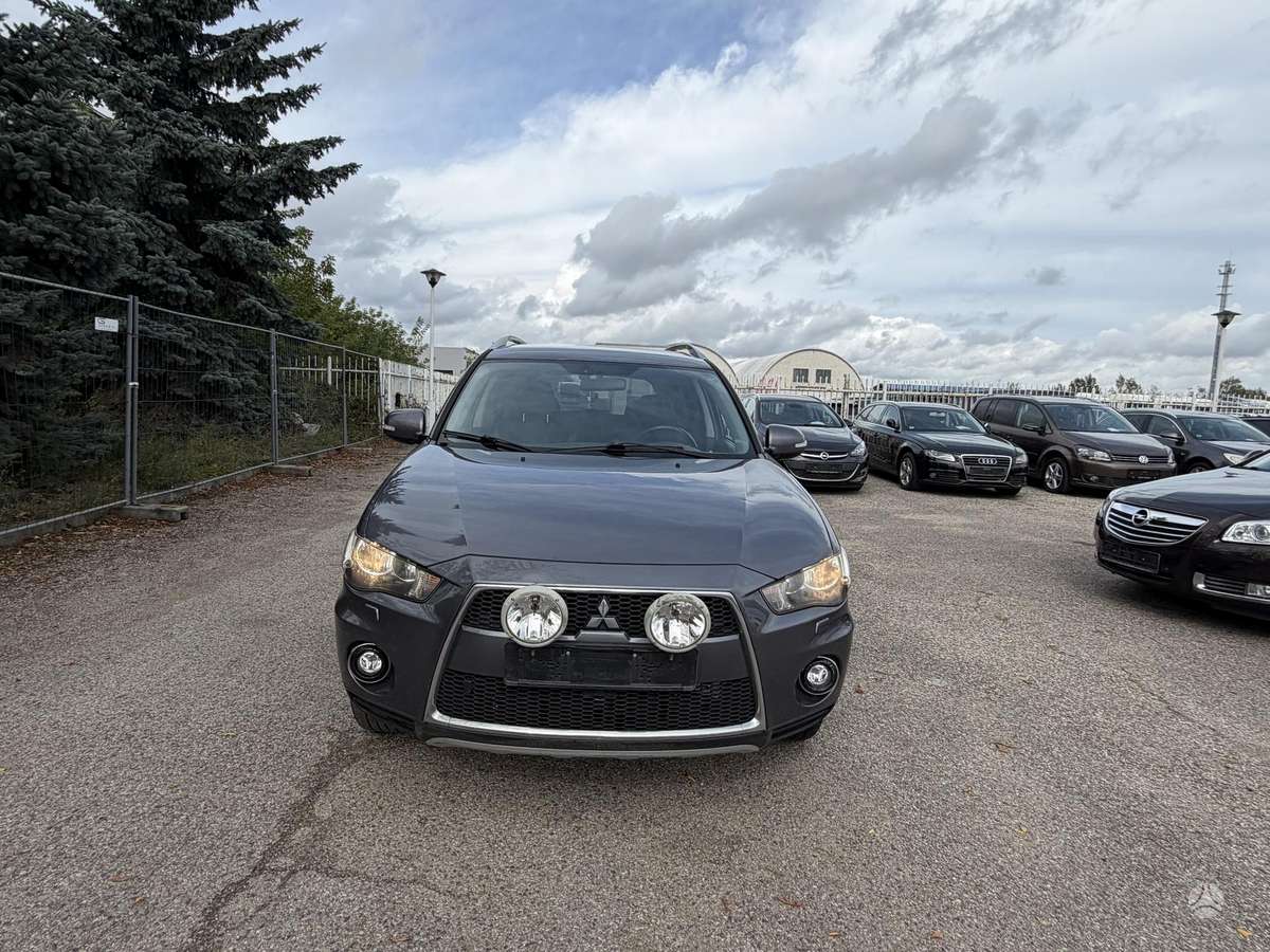 Mitsubishi Outlander - 3