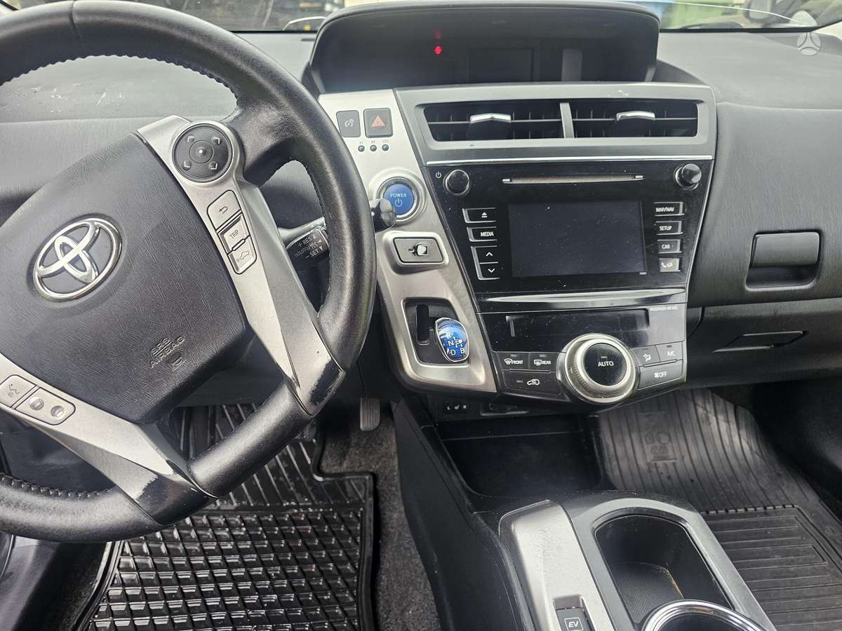 Toyota Prius+ - 10
