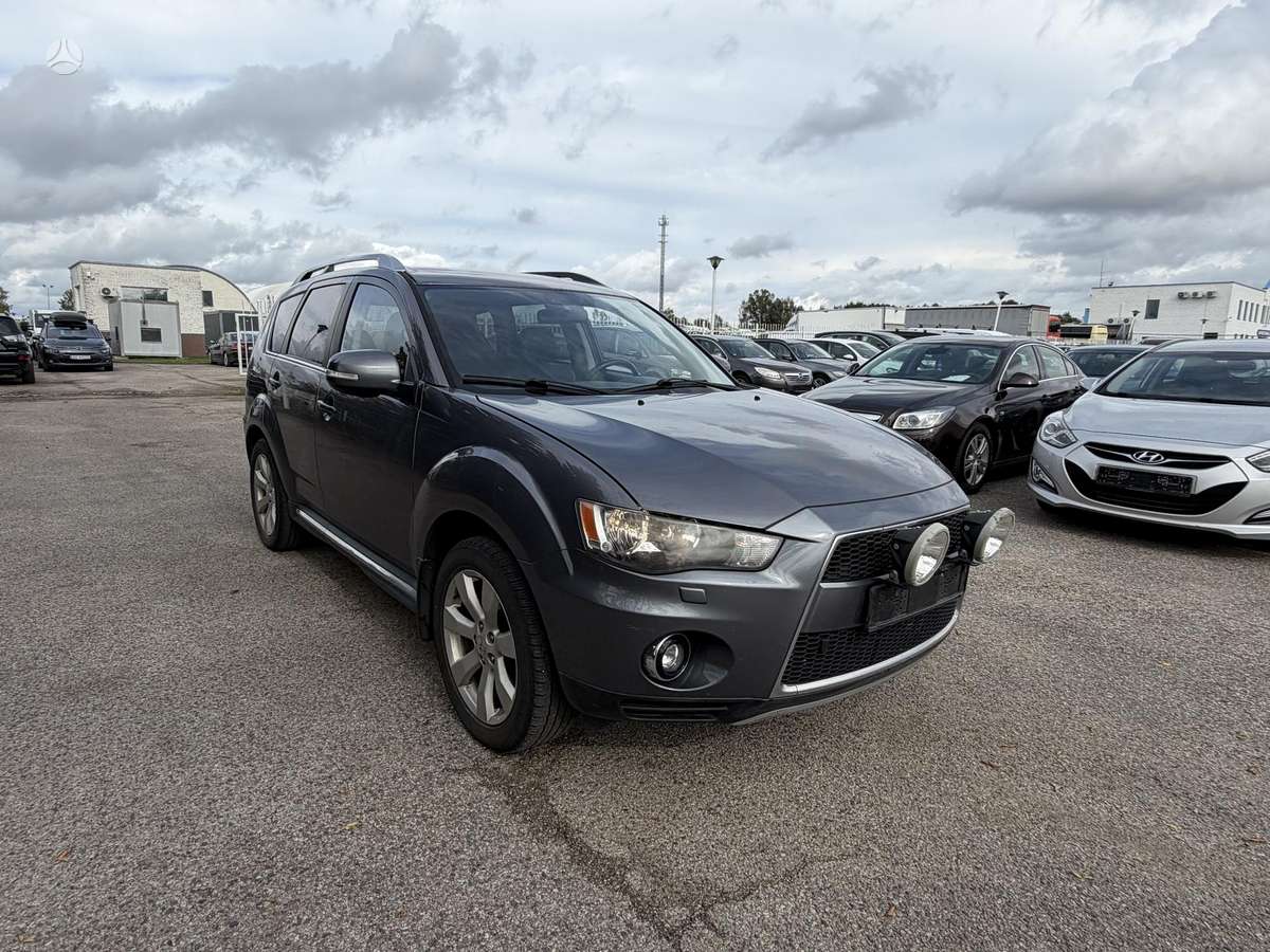 Mitsubishi Outlander - 2