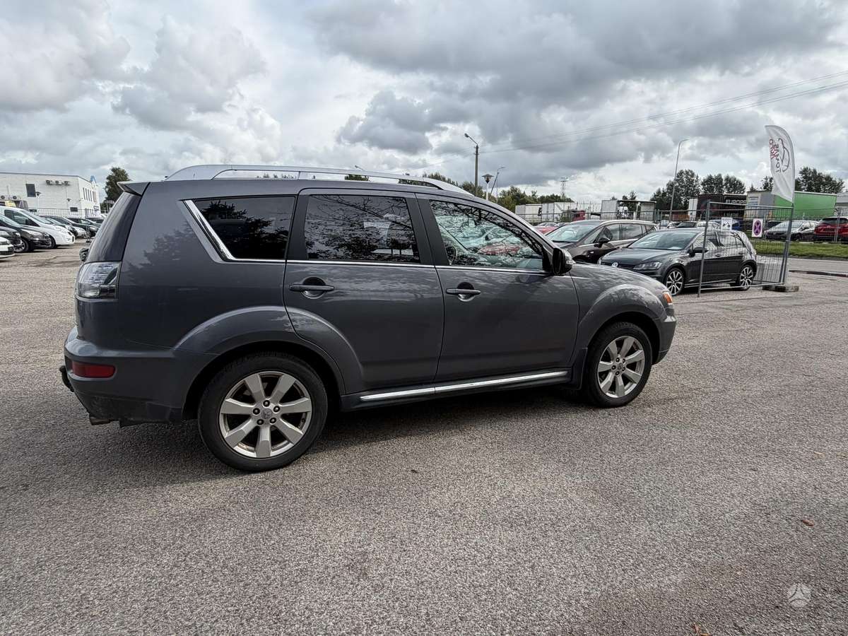 Mitsubishi Outlander - 4