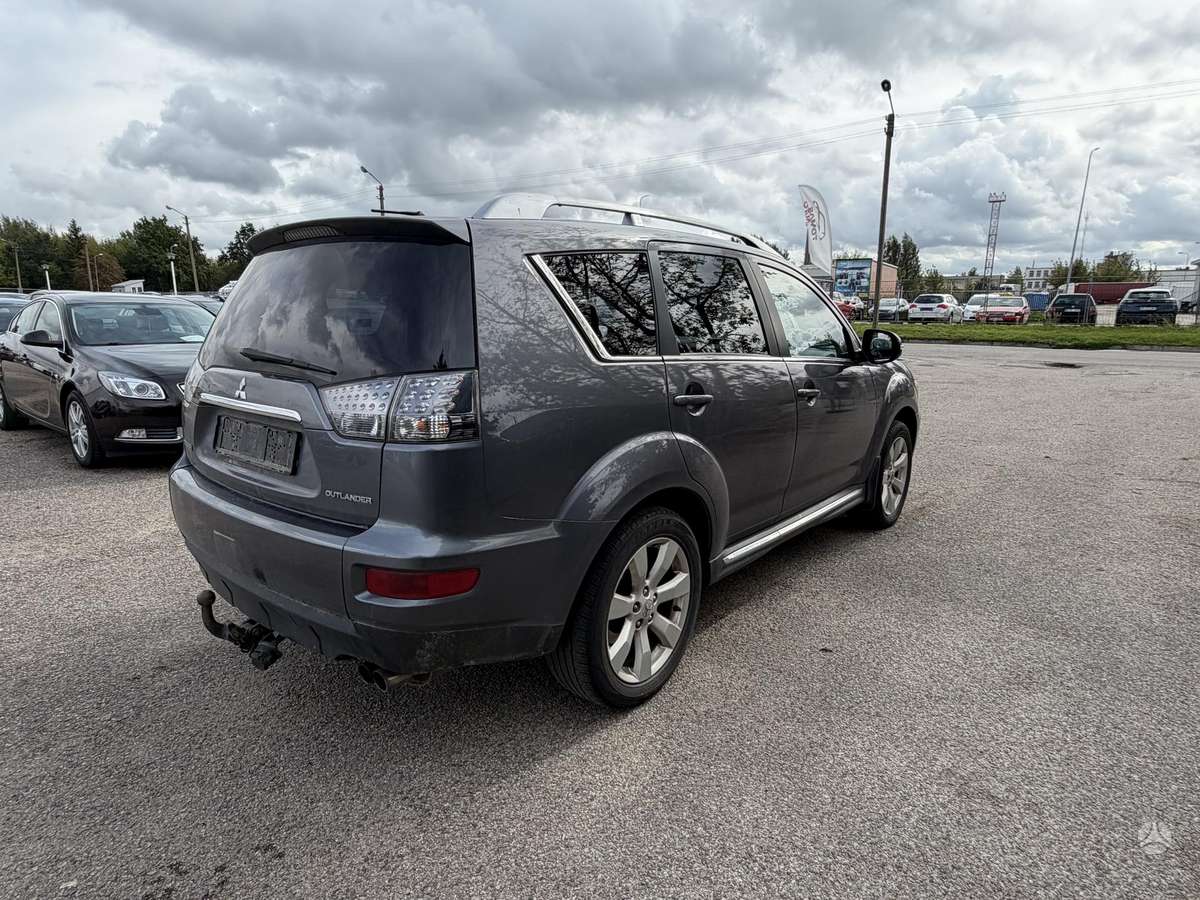 Mitsubishi Outlander - 5