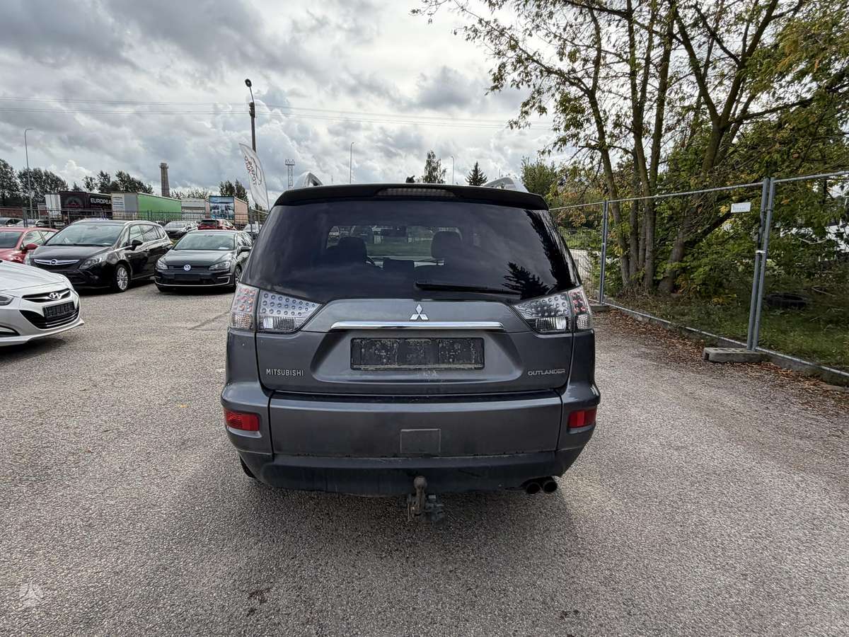 Mitsubishi Outlander - 6