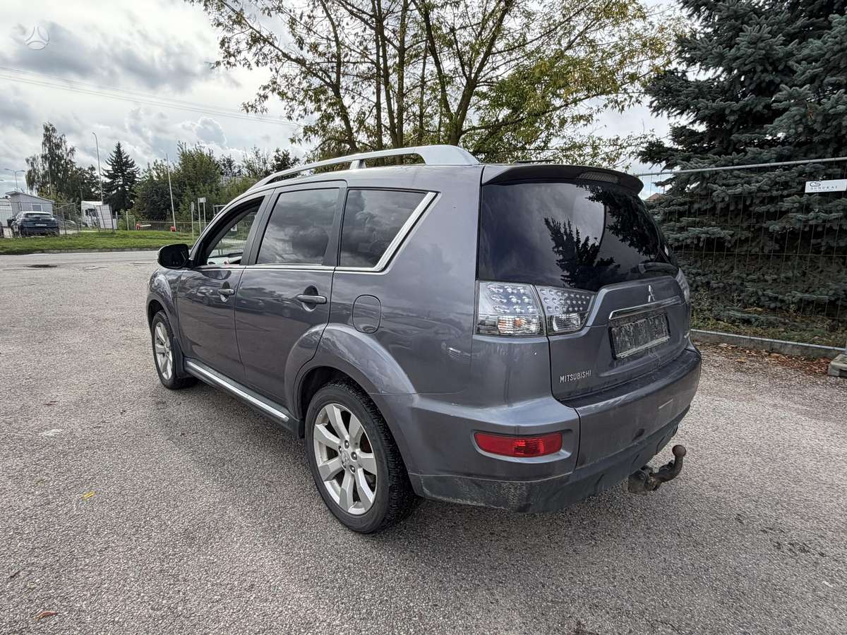 Mitsubishi Outlander - 7