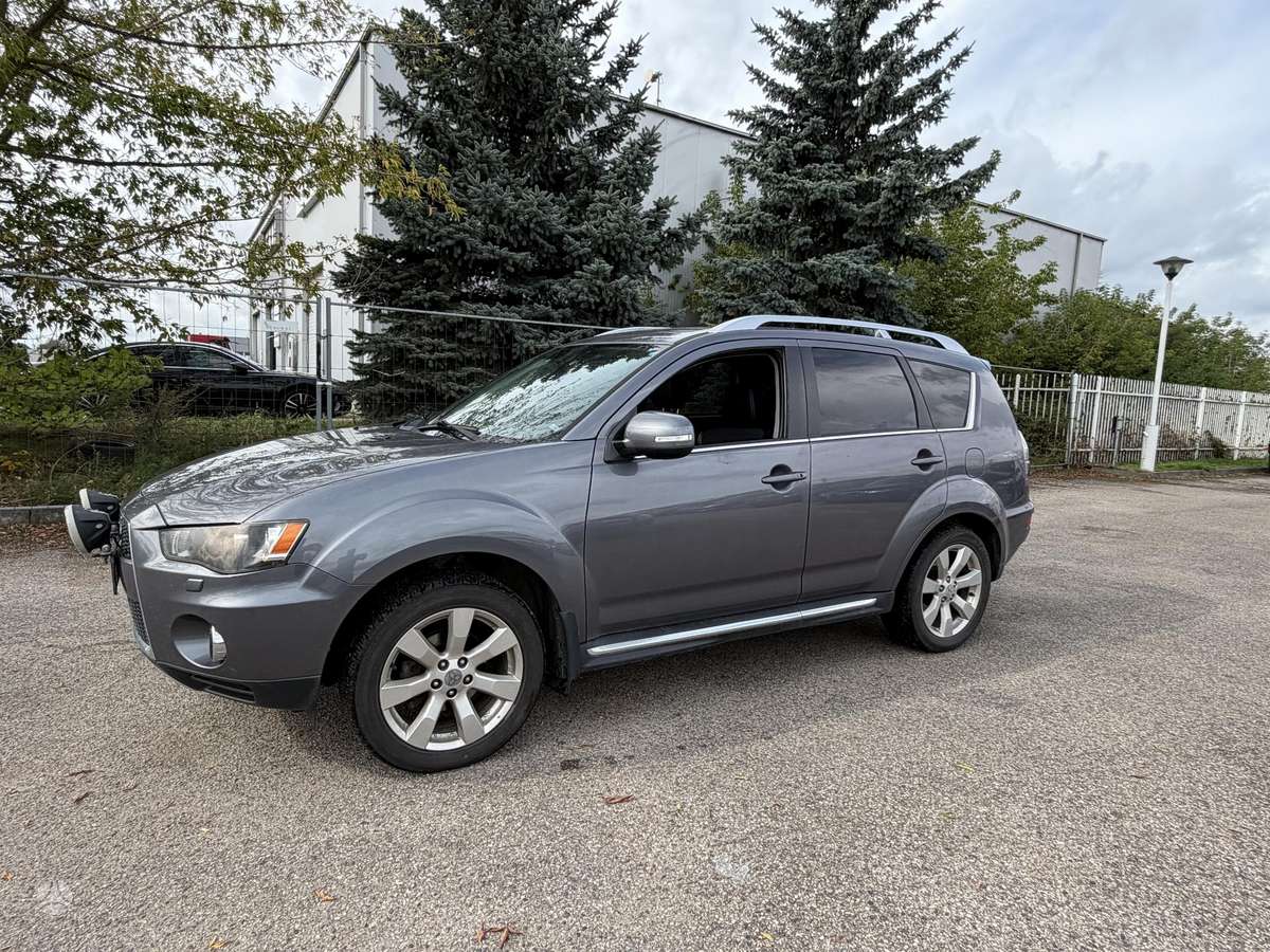 Mitsubishi Outlander - 8