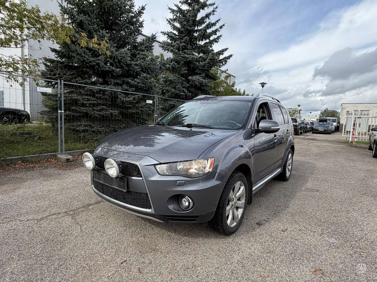 Mitsubishi Outlander - 1