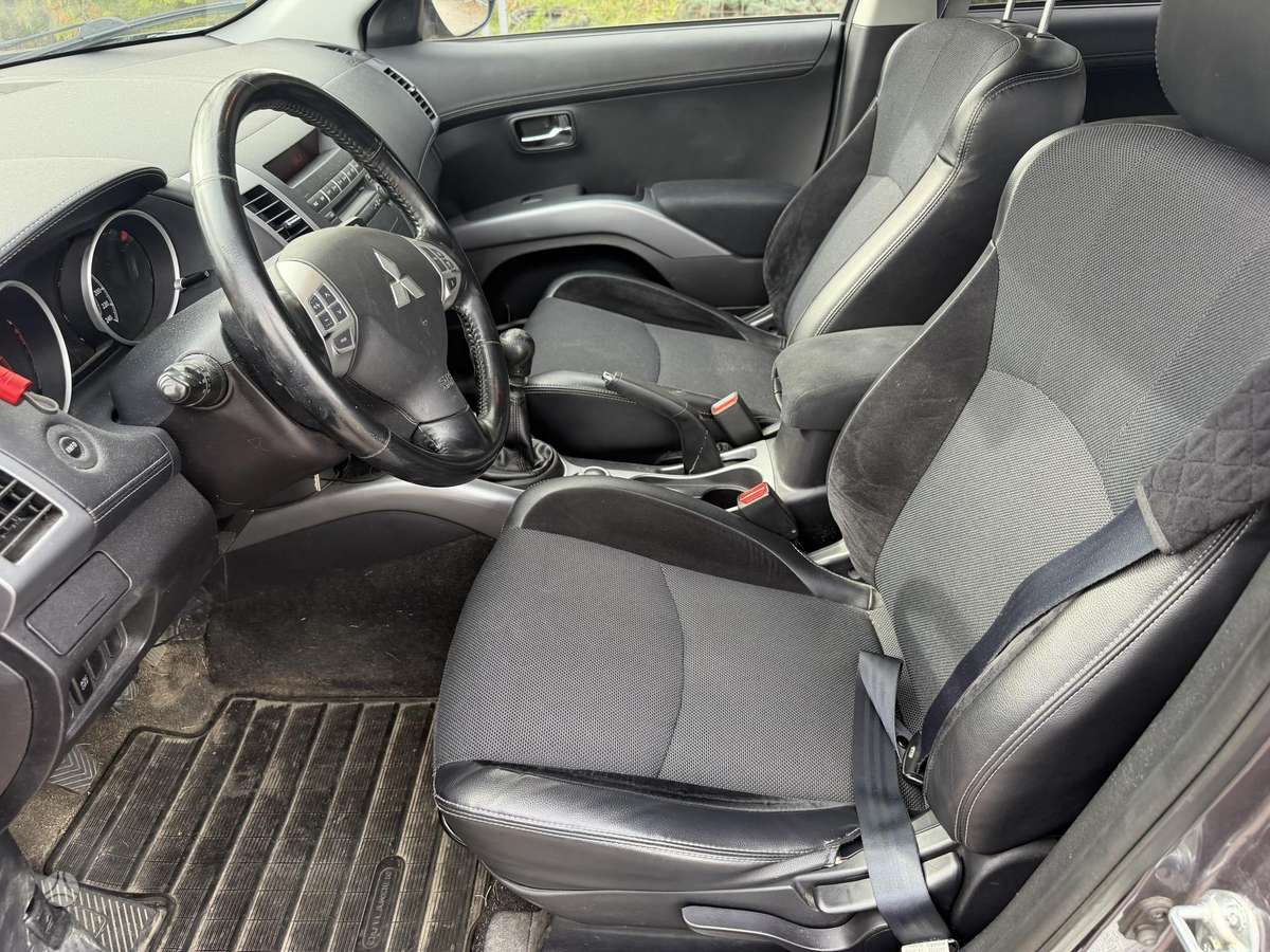 Mitsubishi Outlander - 9