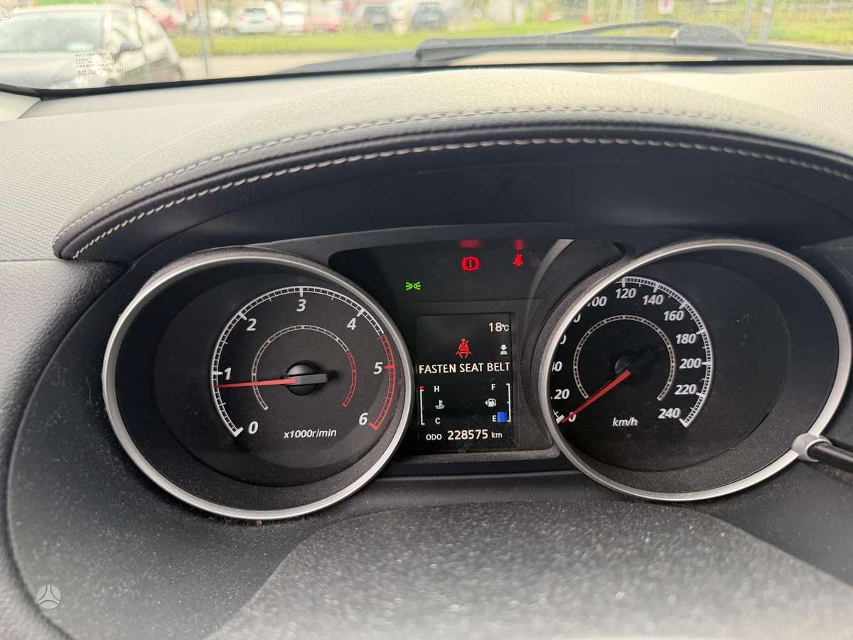 Mitsubishi Outlander - 10