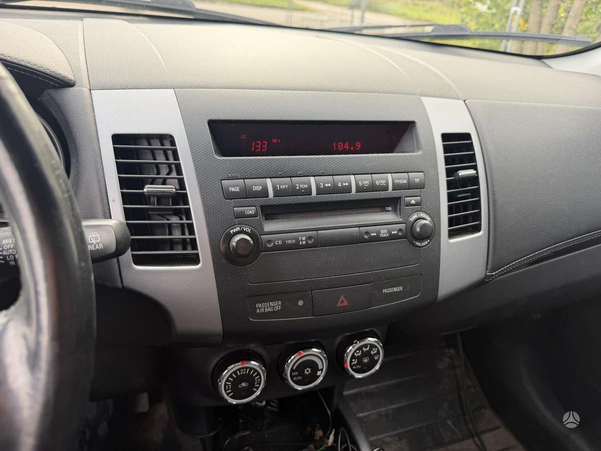 Mitsubishi Outlander - 11