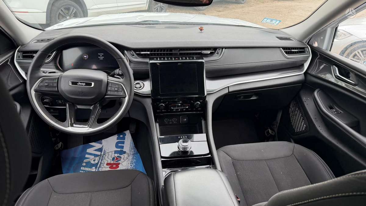 Jeep Grand Cherokee - 11