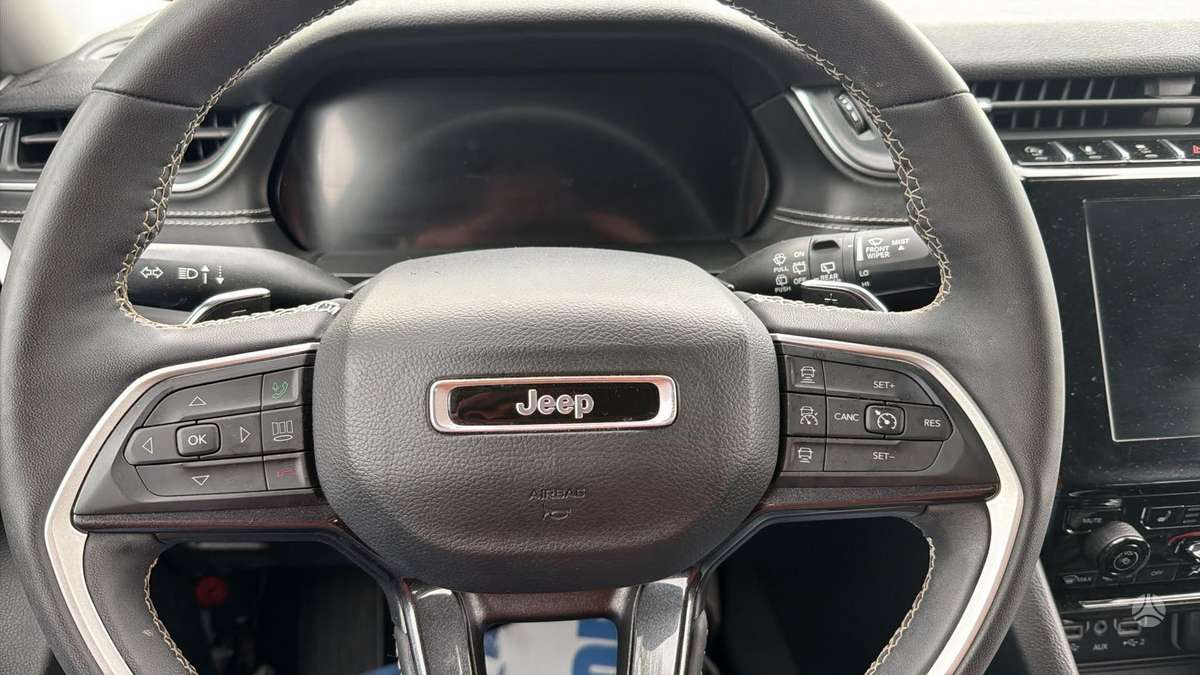 Jeep Grand Cherokee - 12