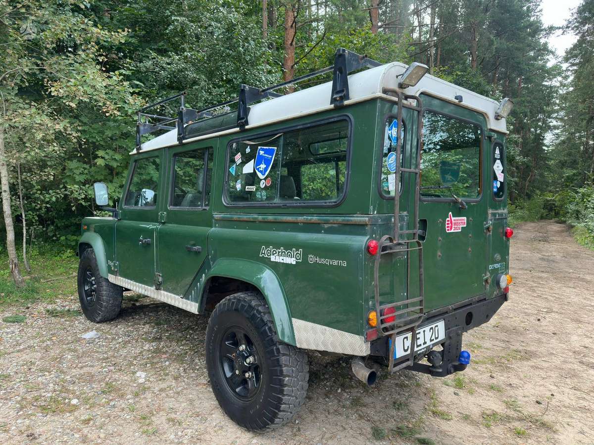 Land Rover Defender - 4