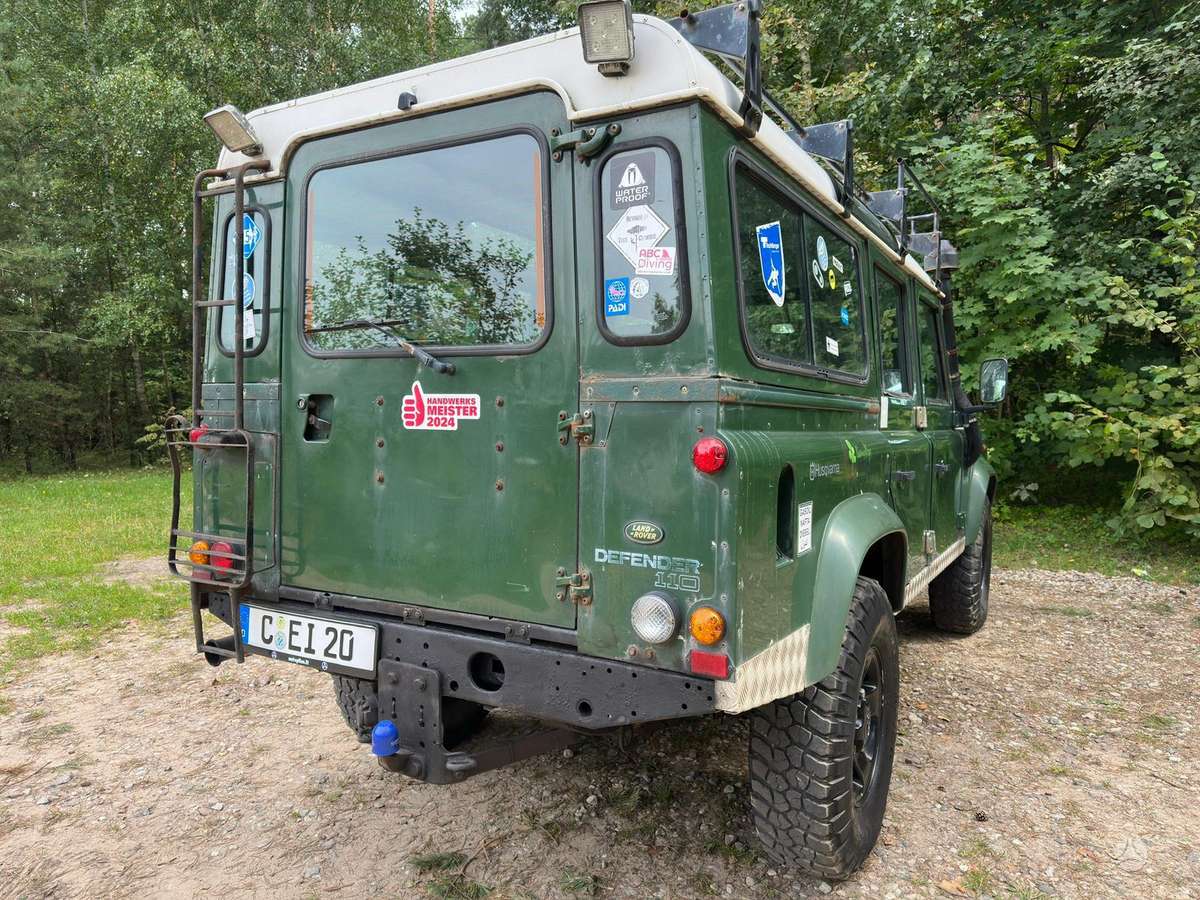 Land Rover Defender - 7