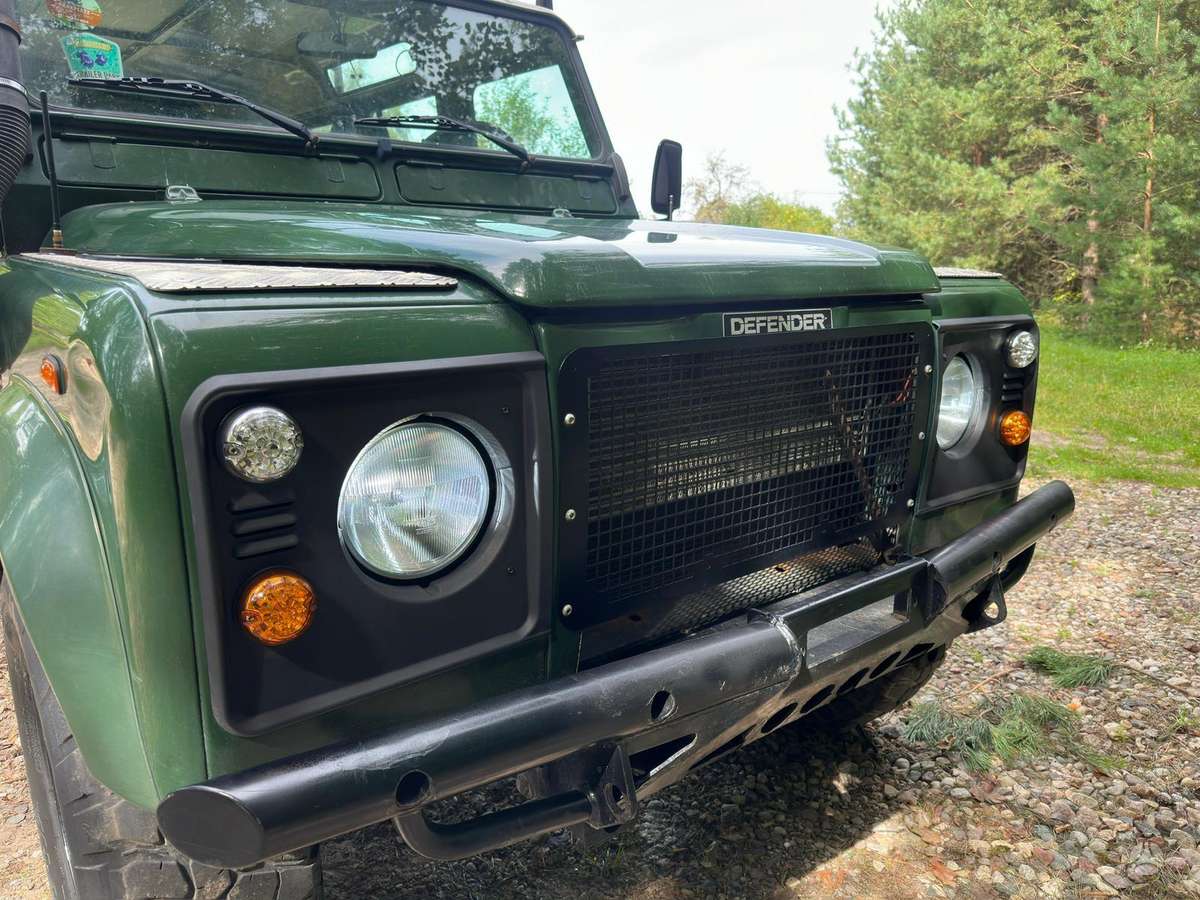 Land Rover Defender - 12