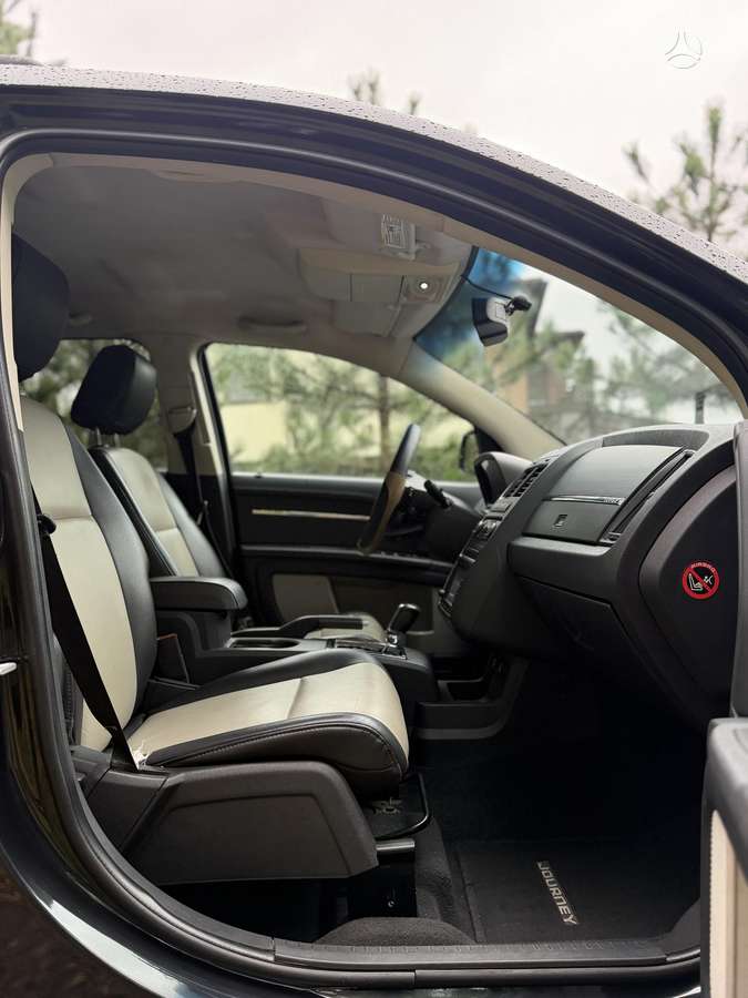 Dodge Journey - 8